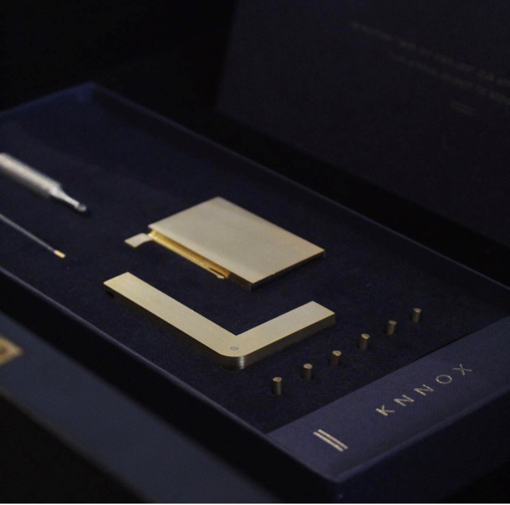 knnox brass lighter assembly, 황동 라이터 조립, assemblage de briquet en laiton, Messing‑Feuerzeug‑Montage, 黄铜打火机组装, 真鍮ライターの組み立て, encendedor de latón montaje, montagem de isqueiro de latão, United Arab Emirates luxury lighter, Qatar luxury lighter, Saudi Arabia luxury lighter, Kuwait luxury lighter